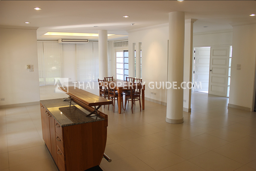 House with Private Pool in Bangnatrad 